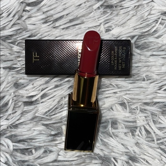 Tom Ford lip color lipstick- 08 velvet cherry - Picture 3 of 8